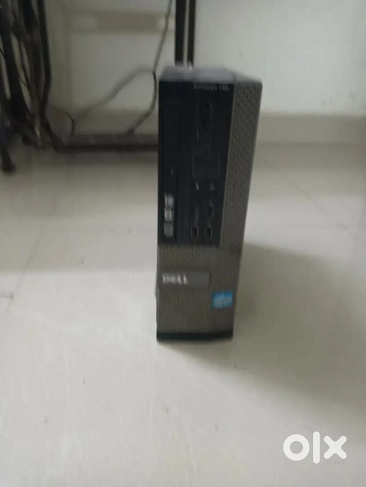 Dell computer with monitor gaming mouse and keyboard