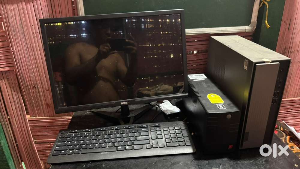 Urgent sellling 2 months old window 11 pro with full set printer also