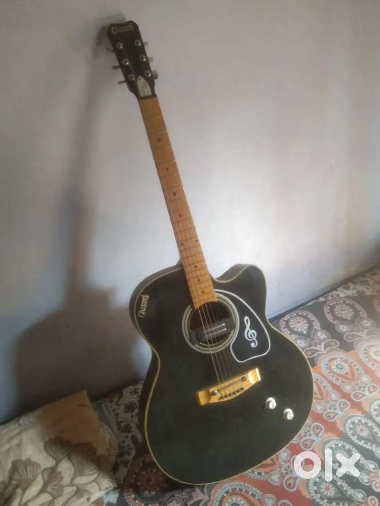 Selling my guitar 6 years old in proper condition
