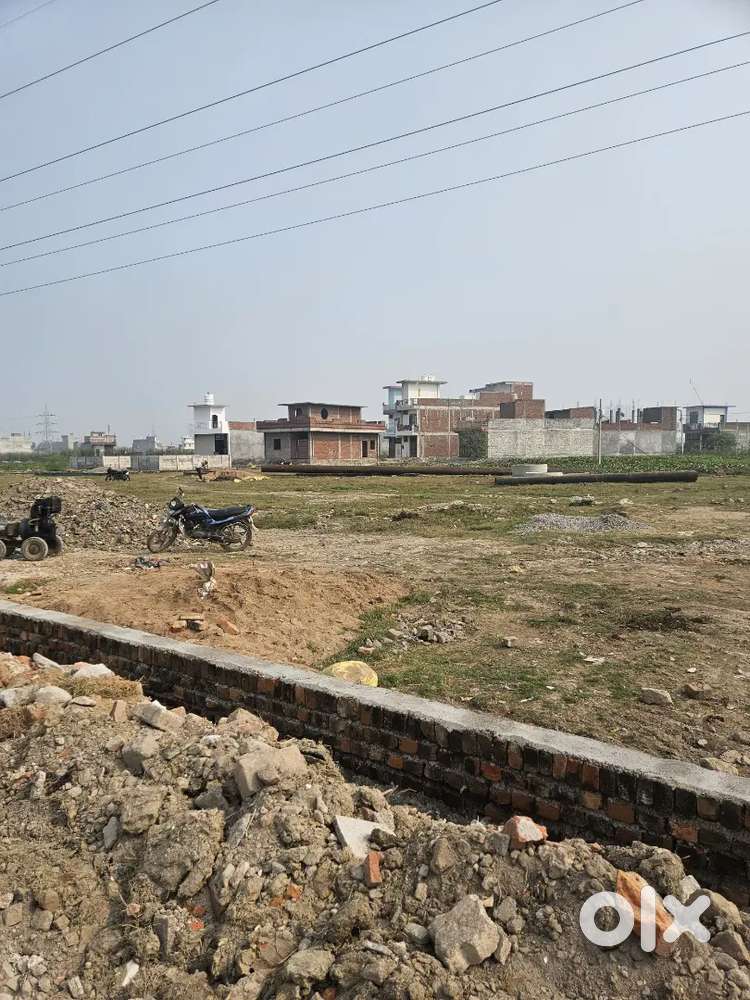 20 लाख रुपये मे 100 गज प्लाट ले 80 फ़ीट रोड पे सेमी कॉमर्शियल