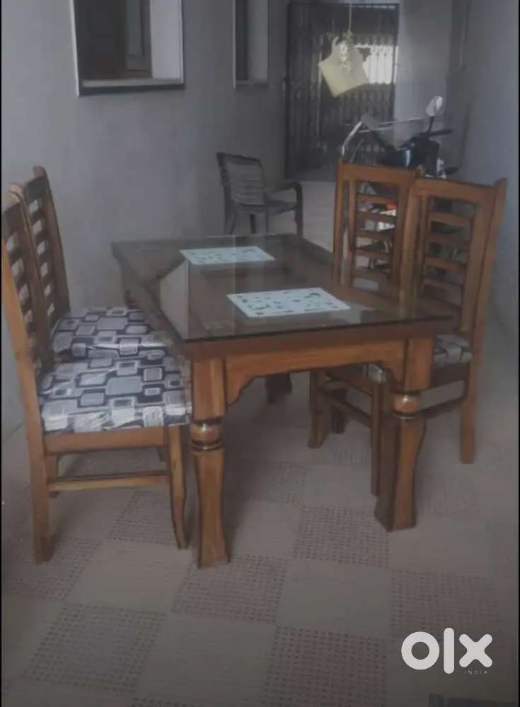 4 CHAIRS DINING TABLE AVAILABLE IN STARF FURNITURE