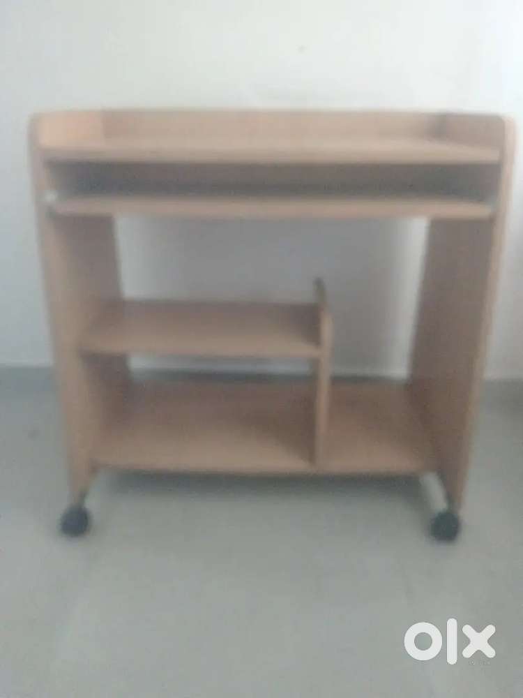 Computer table Damro