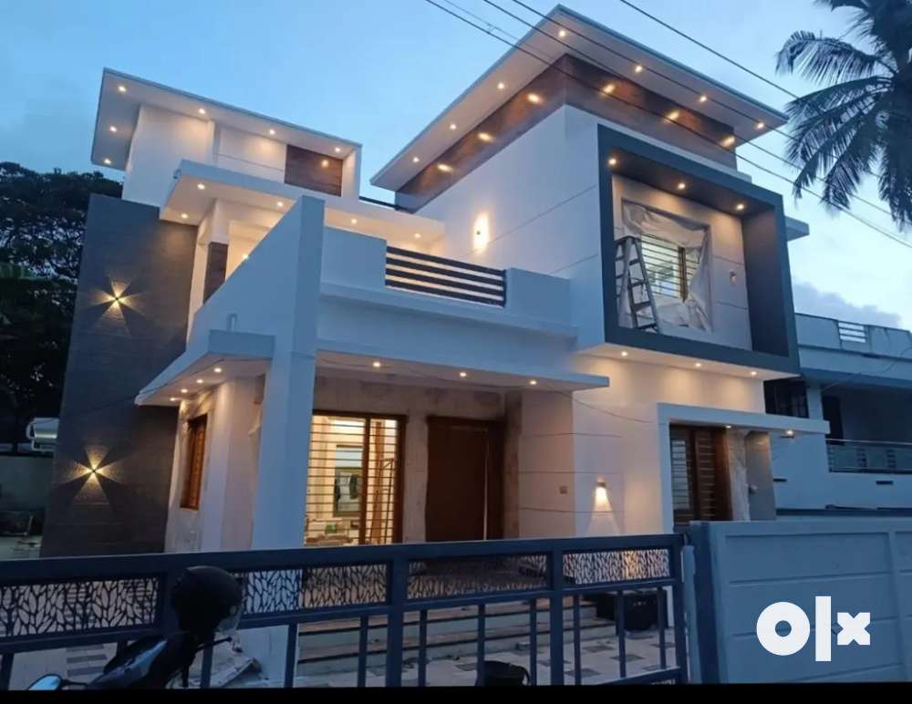 NEAR NH 47 KUTTNELLUR 4 BEDROOMS NEW HOUSE FOR SALE
