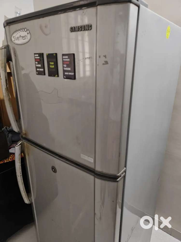 SAMSUNG DOUBLE DOOR REFRIGERATOR 230Ltrs working condition
