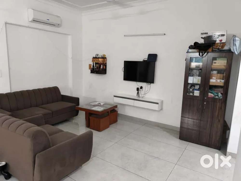 Ready to move 2bhk furnished house floor available for rent sector 85