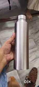 Stainless steel water bottle