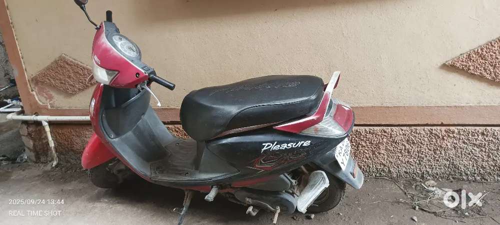 GOOD CONDITION HERO PLEASURE IS ON SALE , NEW TYRES, NEW BATTERY