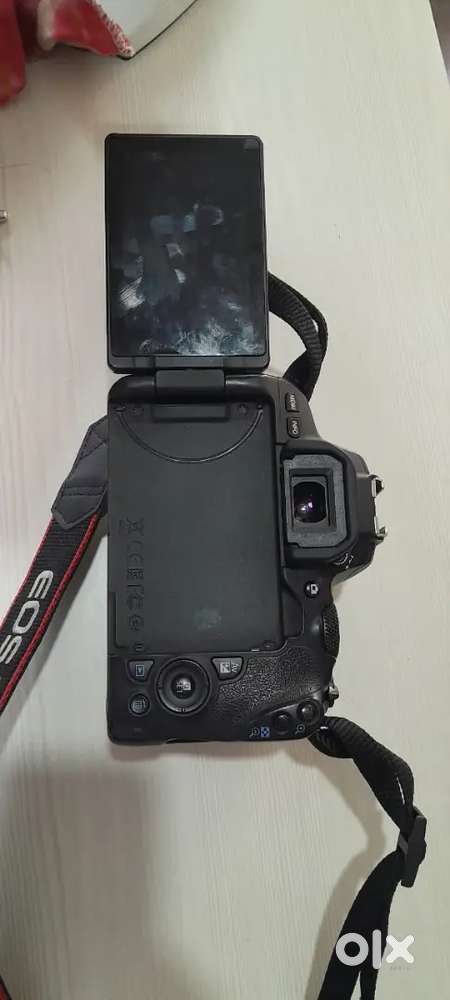 DSLR CAMERA