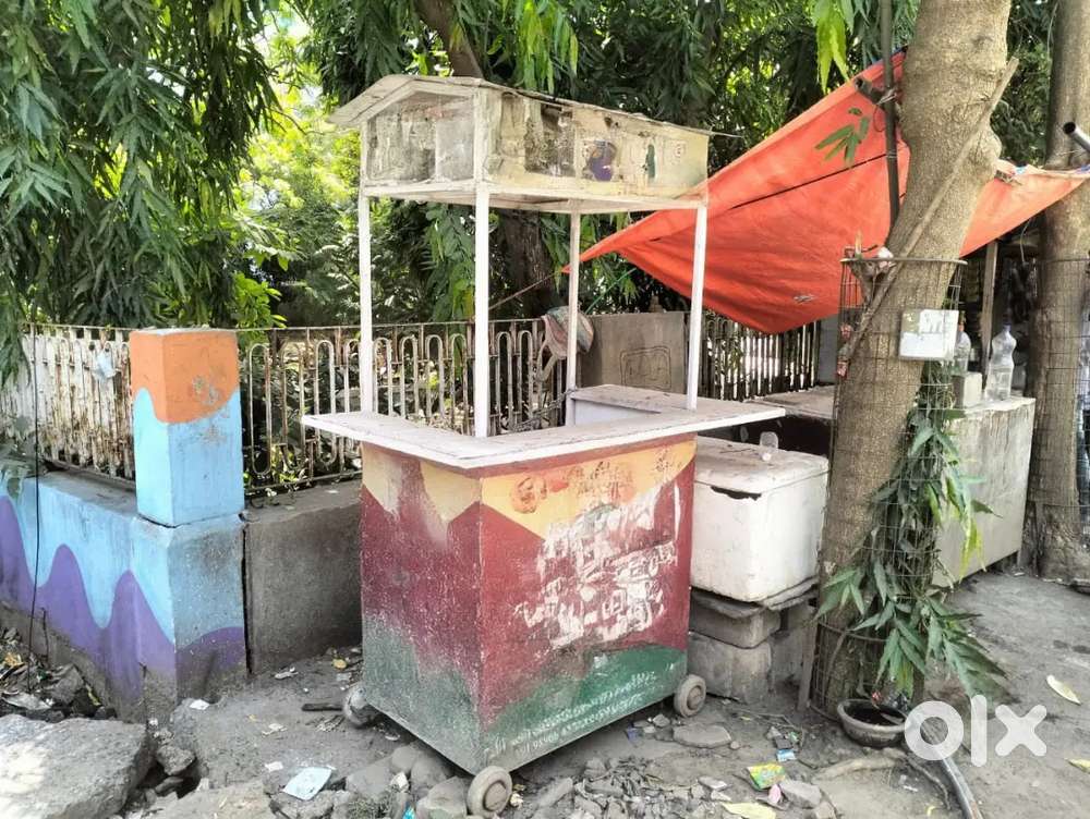 Fast food table suitable for small business