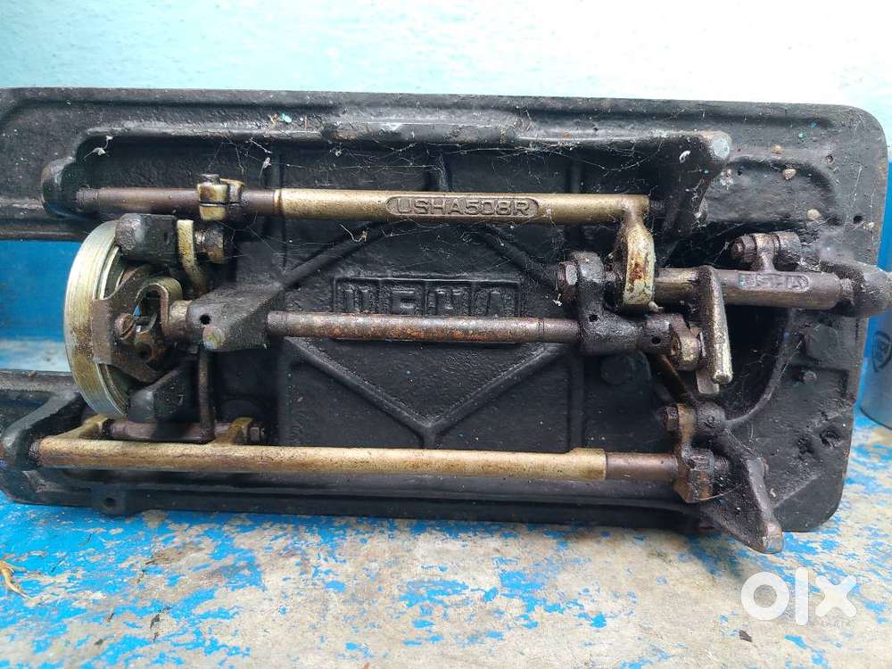 Old Manual Sewing Machine (Leg se chalane wali) – Good Condition