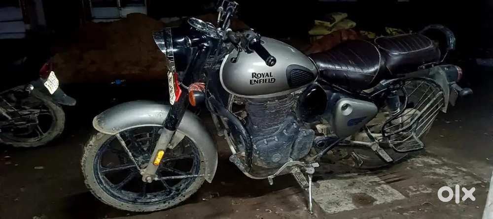 Classic 350 2021 Dec, Dark edition
