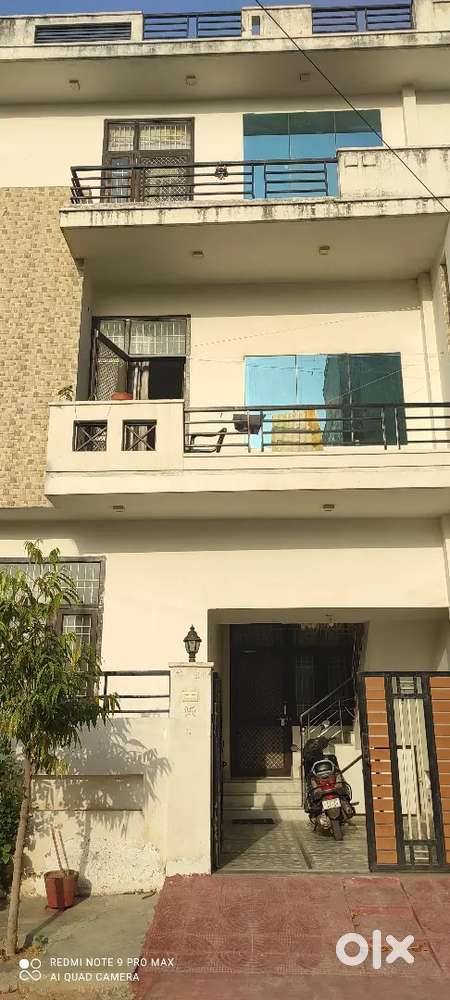 Single Room with separate latebath for rent