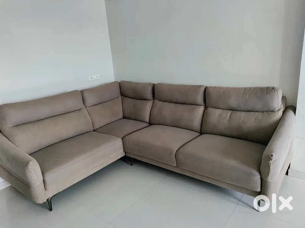 Sofa set and side table