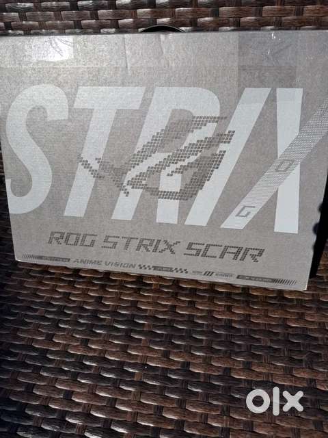 Asus ROG Strix Scar 18 G835 240Hz QHD+ 2.7 GHz Ultra 9 275HX 32GB 2TB