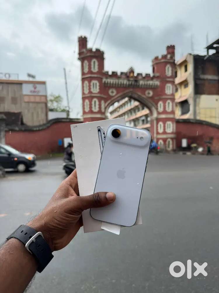 IPHONE 17 AIR 256GB 1 YEAR WARRENTY REMANING FULL BOX AVAILABLE