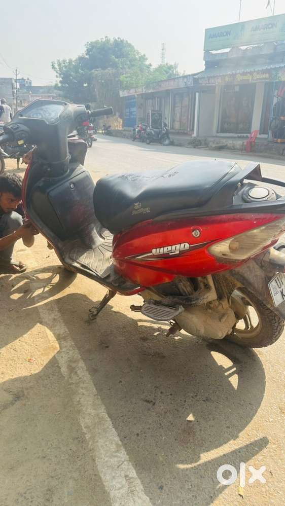 Tvs wego red colour