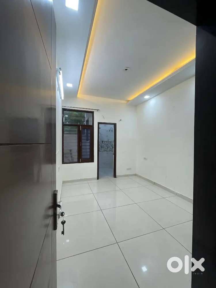 2bhk ground floor newly renowned flat in gated society