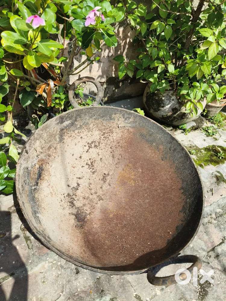 1 Big Iron Kadhai (Halwai Use) – Good Condition