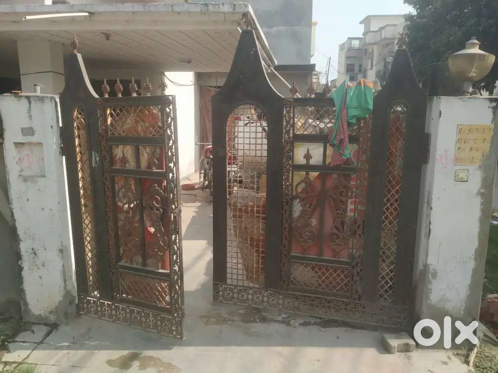 Sale my iron gate 10*6 & 5*3 ft urgently..2 gates with different sizes