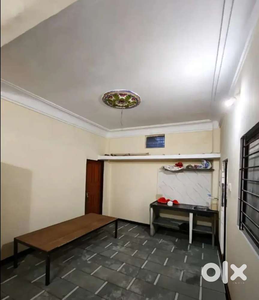 ONLY GIRL ( STUDENT OR WORKING)