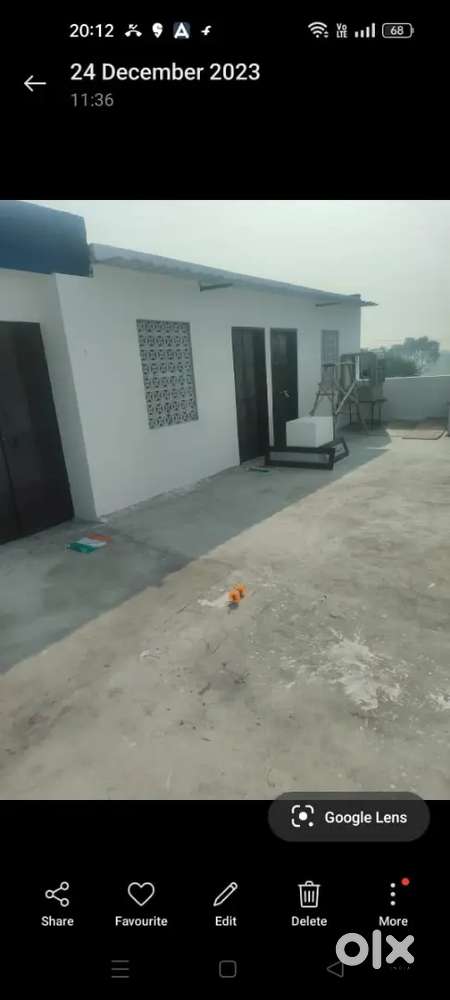 Teen shade room for rent with open terrace