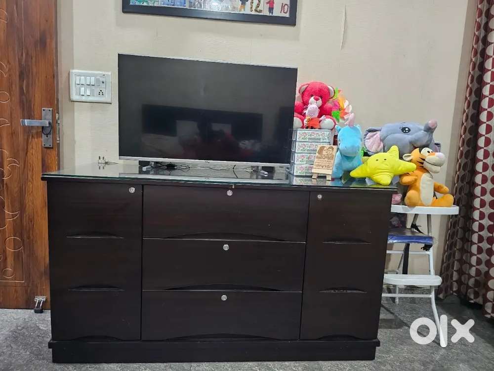 Kids wardrobe and TV top (Chester)