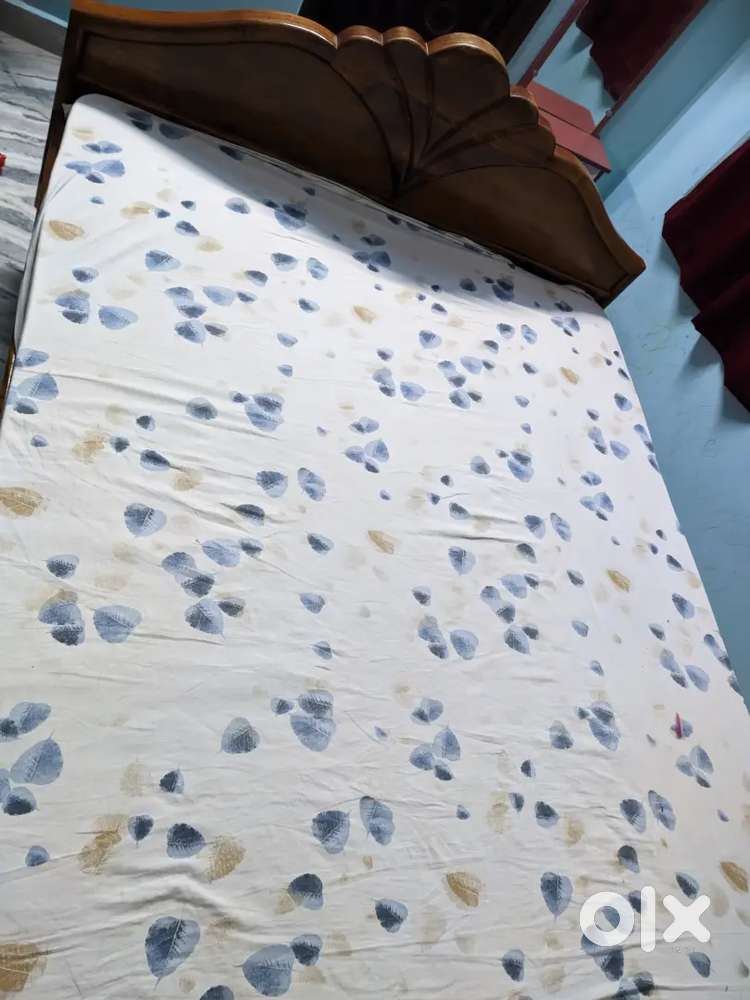 Queen size cot with mattress 6*5