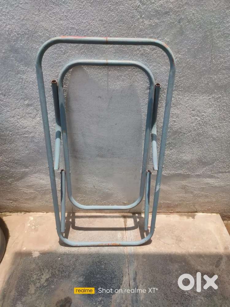 Bending iron chair Good condition,with cloth