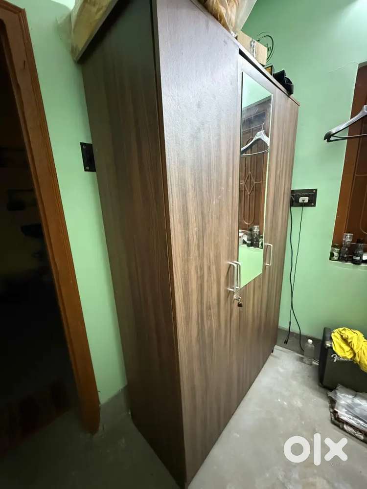 3 door wardrobe with mirror