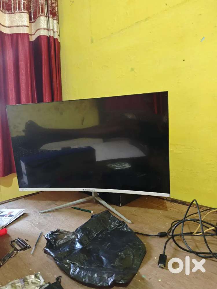 ZEBRONICS 32INCH 165hz  CURVED GAMING MONITOR