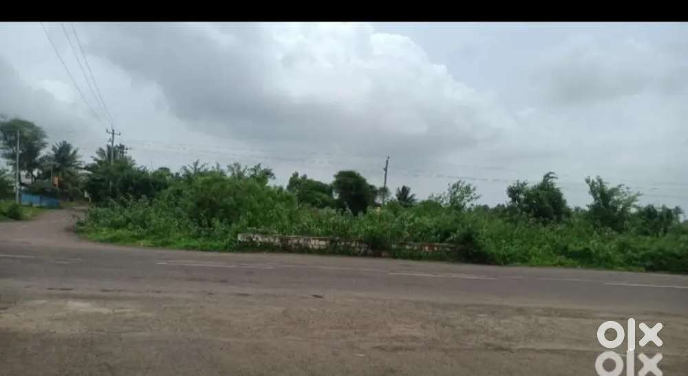 Chikodi ankle mean road highway road near B K COLLEGE NEAR 8 gunta