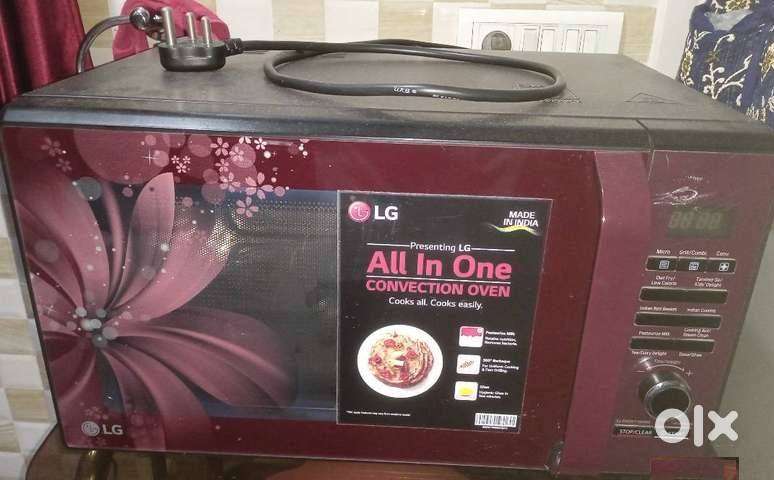 LG Microwave Oven, Convection, 28 L, 5 Years old.