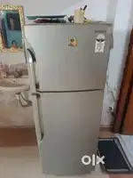 Samsung 255L Frost-Free Refrigerator – Excellent Condition