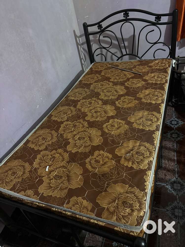 Single Iron Bed