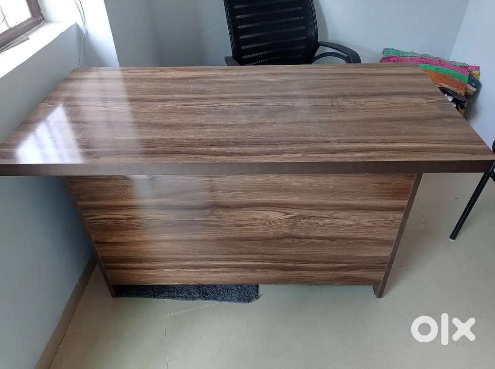 02 Office tables