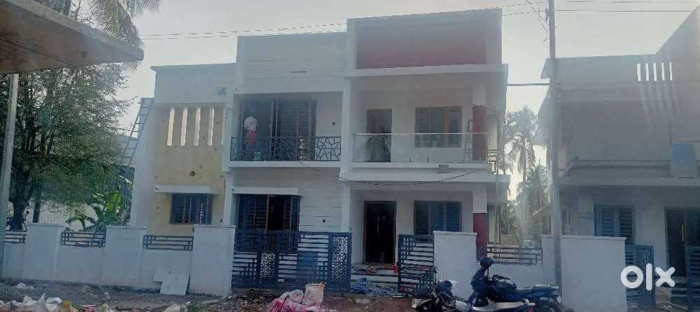 Manuthy 2000sqft 5cent 4bhk new villa