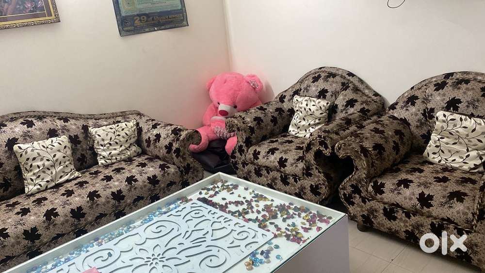 Sofa set 5 seatets with glass table center brown colour
