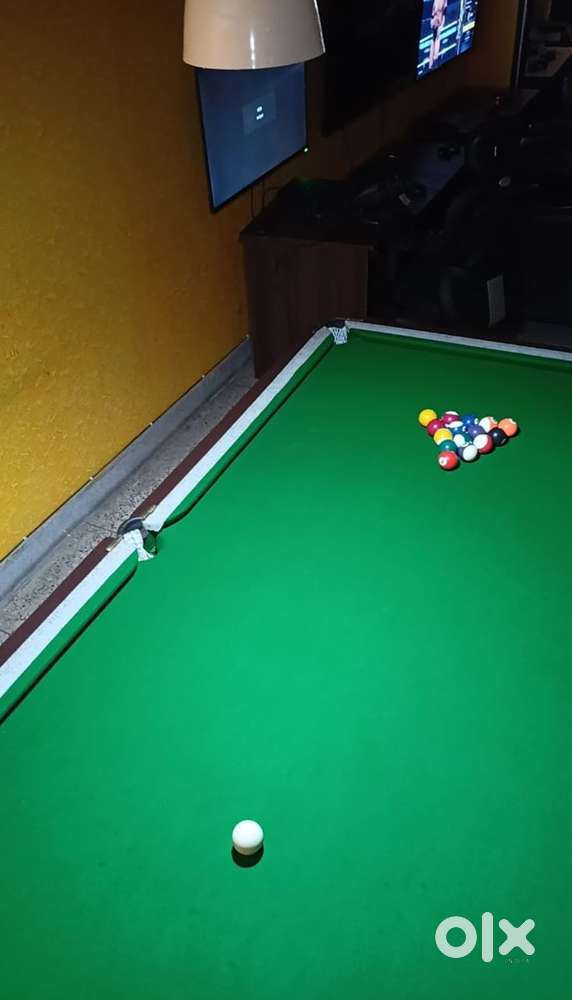 Snooker pool table with free items available for urgent sale