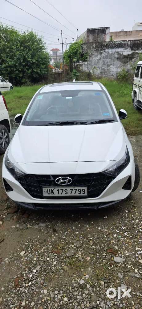 Hyundai i20 2022 Petrol 14000 Km Driven with sunroof