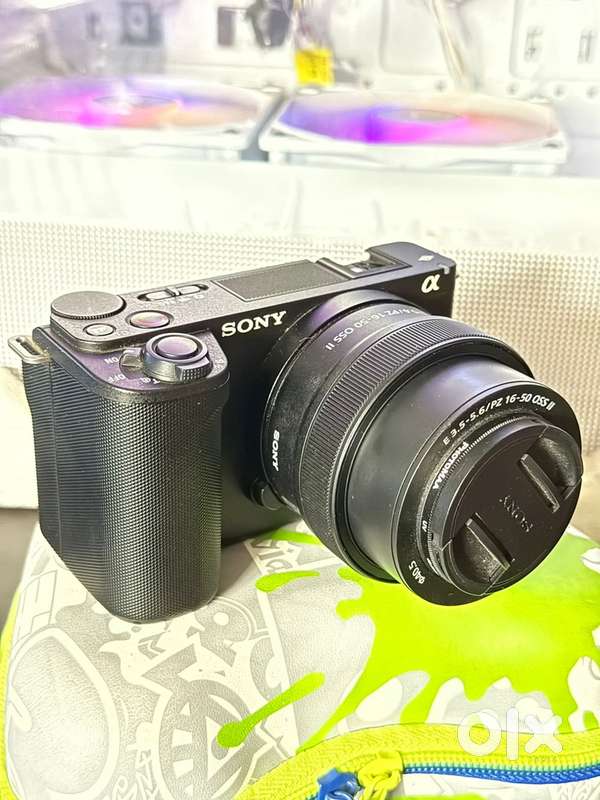 Sony ZV E10 M2 with camera bag and 2 memory card