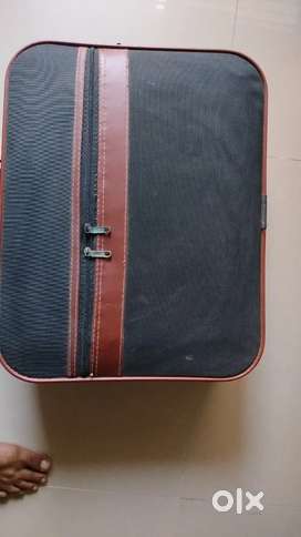 Travel bag with tolly