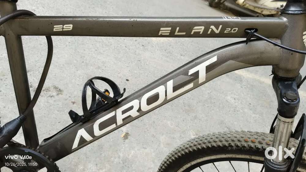 JUST LIKE NEW BICYCLE ACROLT ELAN