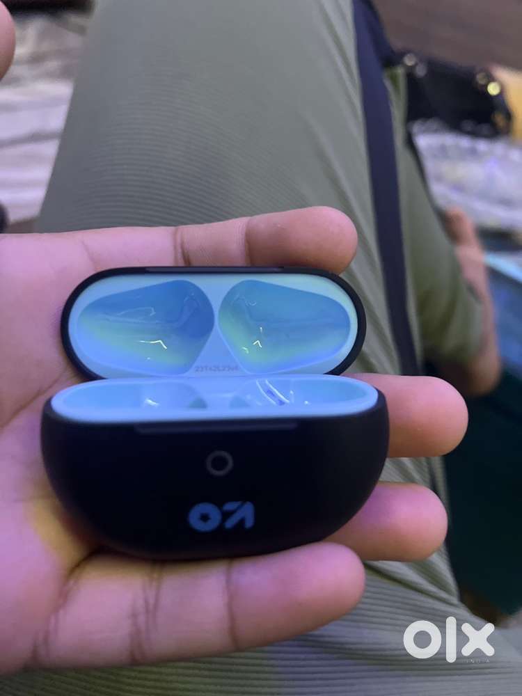Ear buds black interiout blue colour