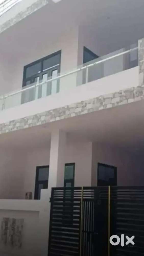 Fully Indipendent Batchelor Girl Family