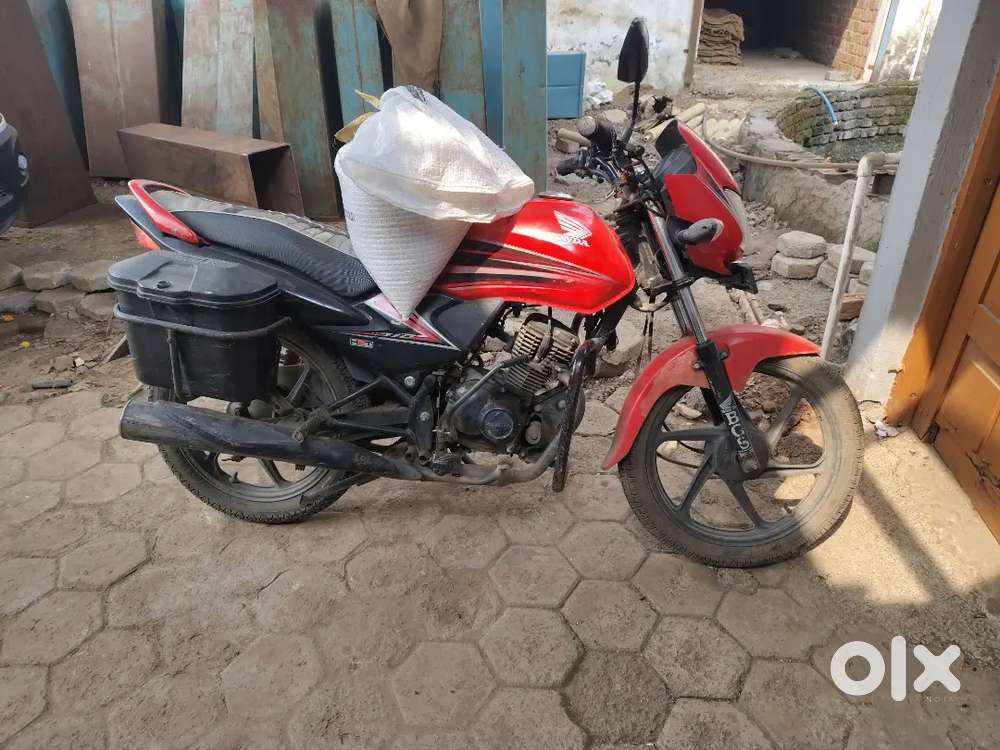 दोनों टायर नए सेल्फ स्टार्ट बैट्री नई । 110CC