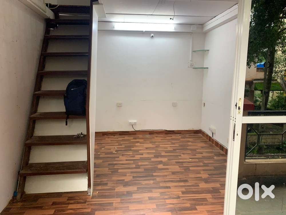 Double heighted shop 13.89 sq meters