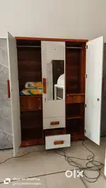 AMEZING 3 DOOR WITH WOODEN HANDLE  HAVING MIRROR