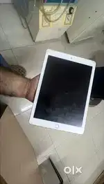 iPad Pro 1st Gen 256GB with Apple Pencil – Excellent Condition