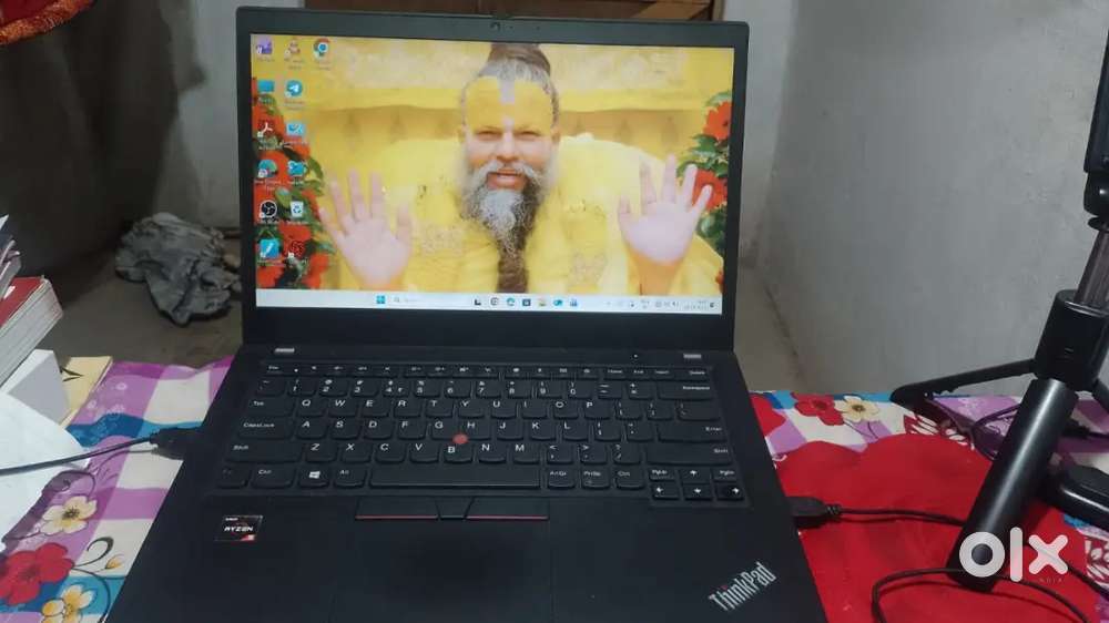ThinkPad laptop + pentab jisse aap easily teach kr sakte h