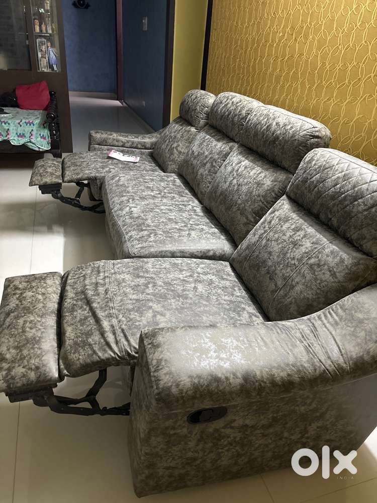Sofa Set 4 Seater with 2 recliners